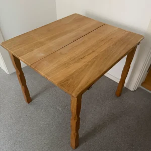 Spisebord i træ