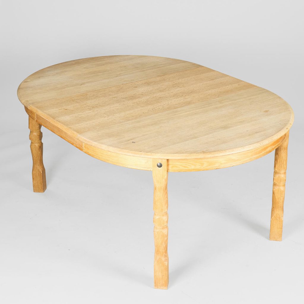 Cirkulært spisebord i egetræ med tillægsplade, Danmark ca. 1960/70’erne