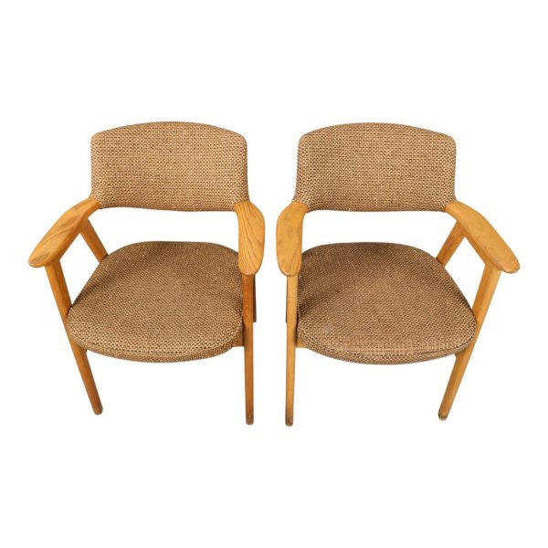 Et par armstole model 43, egetræ, Høng Møbelfabrik