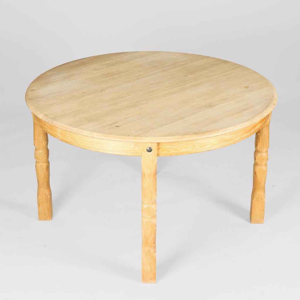 Cirkulært spisebord i egetræ med tillægsplade, Danmark ca. 1960/70’erne