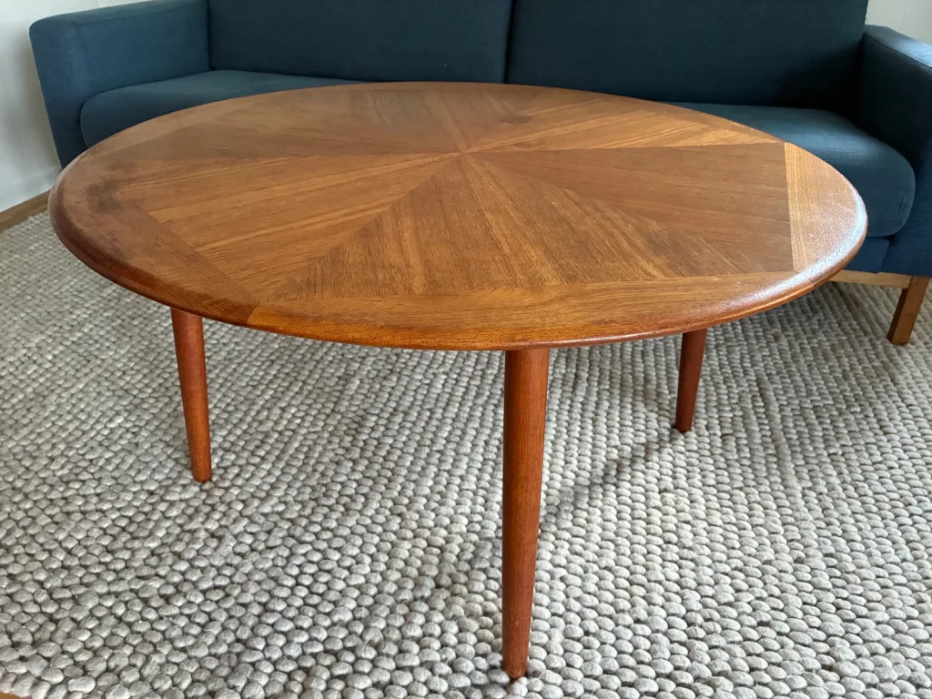 Rundt sofabord i teak, Bramin