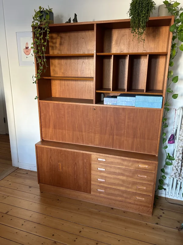 Skænk i teak, kommodeskuffer og foldbar låge