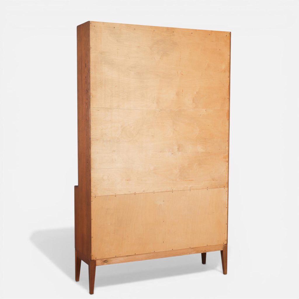 Dansk Snedkermester. Bogreol af eg og teak med underskab, Danmark, 1950/1960’erne. — billede 6