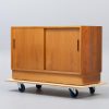 Carlo Jensen / Poul Hundevad CARLO JENSEN. Lav skænk af teak, fremstillet hos Poul Hundevad. Stemplet. Danmark, 1970’erne. — billede 6