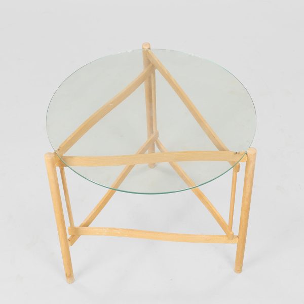 HANS JOHANSSON. Sofabord/sidebord med stel af bøg og top af glas, model “Tema”, Karl Andersson & Söner, Sverige, ca. 1980’erne.