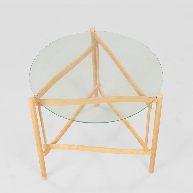 HANS JOHANSSON. Sofabord/sidebord med stel af bøg og top af glas, model 