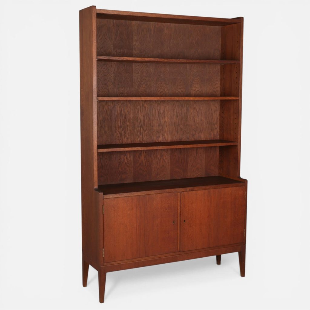 Dansk Snedkermester. Bogreol af eg og teak med underskab, Danmark, 1950/1960’erne. — billede 3