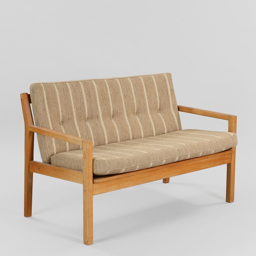Sæt af to-personers sofa og en lænestol, massivt egetræ og stribet tekstil, dansk møbelproducent, 1950/60’erne, (2). — billede 8