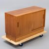 Carlo Jensen / Poul Hundevad CARLO JENSEN. Lav skænk af teak, fremstillet hos Poul Hundevad. Stemplet. Danmark, 1970’erne. — billede 8