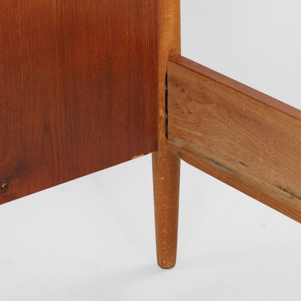Et par senge i eg, teak og stråflet, ca. 1960’erne