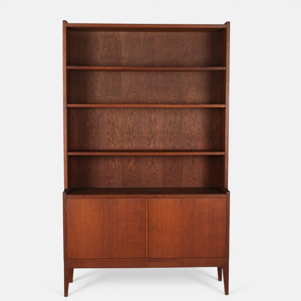 Dansk Snedkermester. Bogreol af eg og teak med underskab, Danmark, 1950/1960’erne. — billede 5