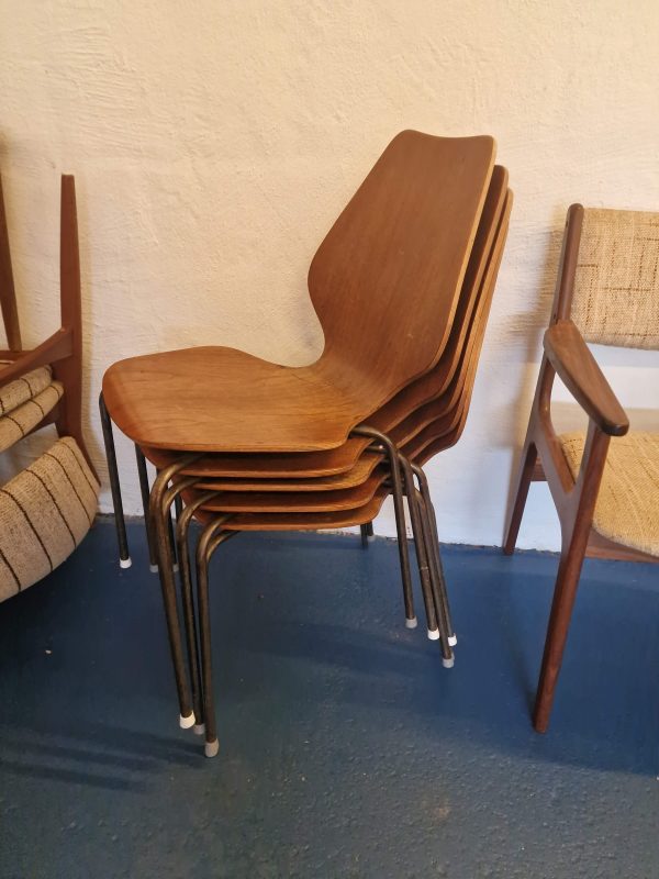 Fem stabelstole i teak