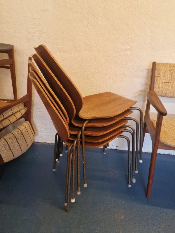 Fem stabelstole i teak