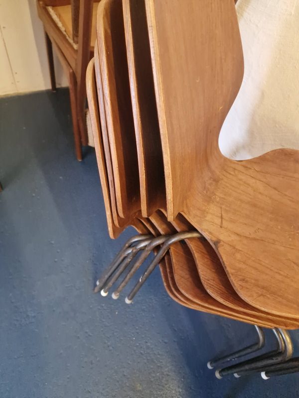 Fem stabelstole i teak