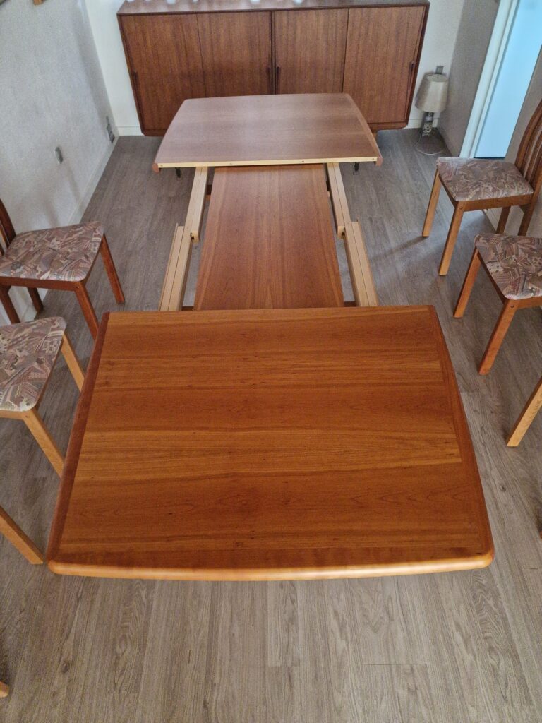 Spisebord bådformet kirsebær