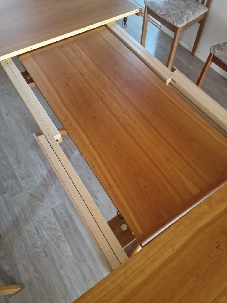 Spisebord bådformet kirsebær