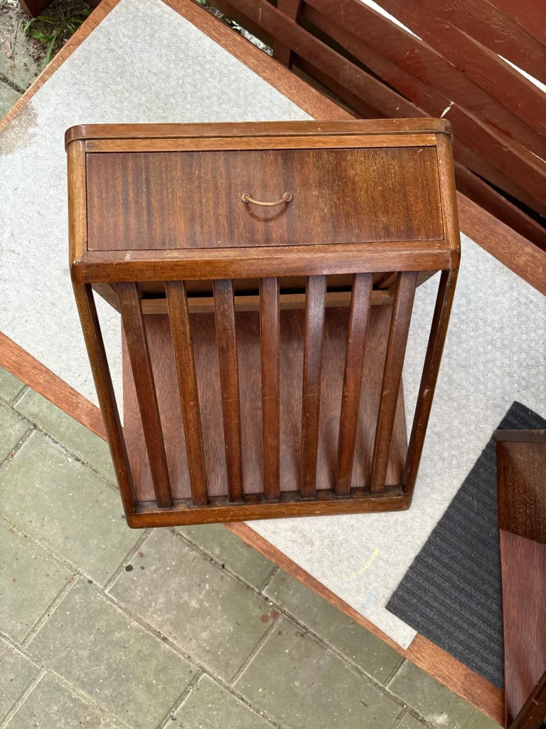 Vægophængte sengeborde i teak finér — billede 3